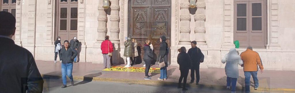 Manifestantes exigen atención de la gobernadora por caso Aras y anuncian cierre de calles