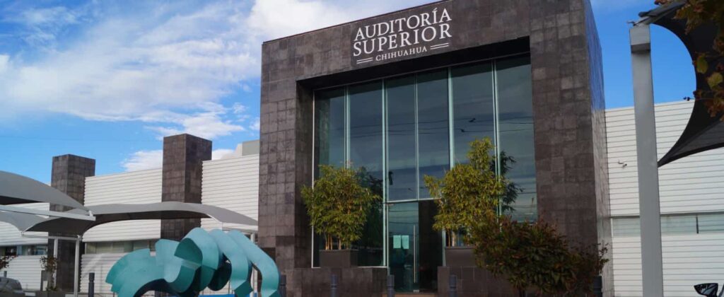 Inhabilitan 8 años a representante de una empresa que ganó licitación con información falsa