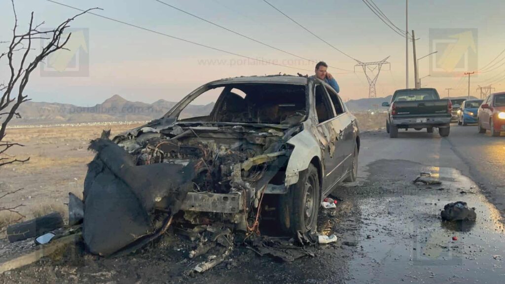 Vehículo queda consumido por incendio en el R. Almada
