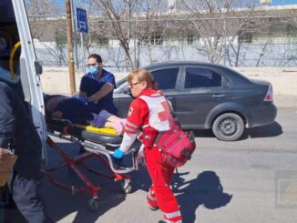 Mujer resulta con múltiples lesiones tras ser atropellada en cruce peatonal