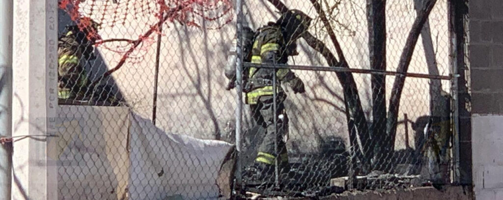 Hombre es rescatado de incendio provocado en la colonia Ampliación Mármol