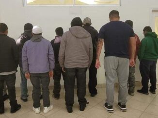 Rescata Fiscalía de Operaciones Estratégicas a 10 personas en situación de movilidad y detiene a cuatro presuntos secuestradores en Juárez