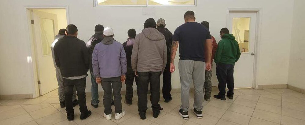 Rescata Fiscalía de Operaciones Estratégicas a 10 personas en situación de movilidad y detiene a cuatro presuntos secuestradores en Juárez