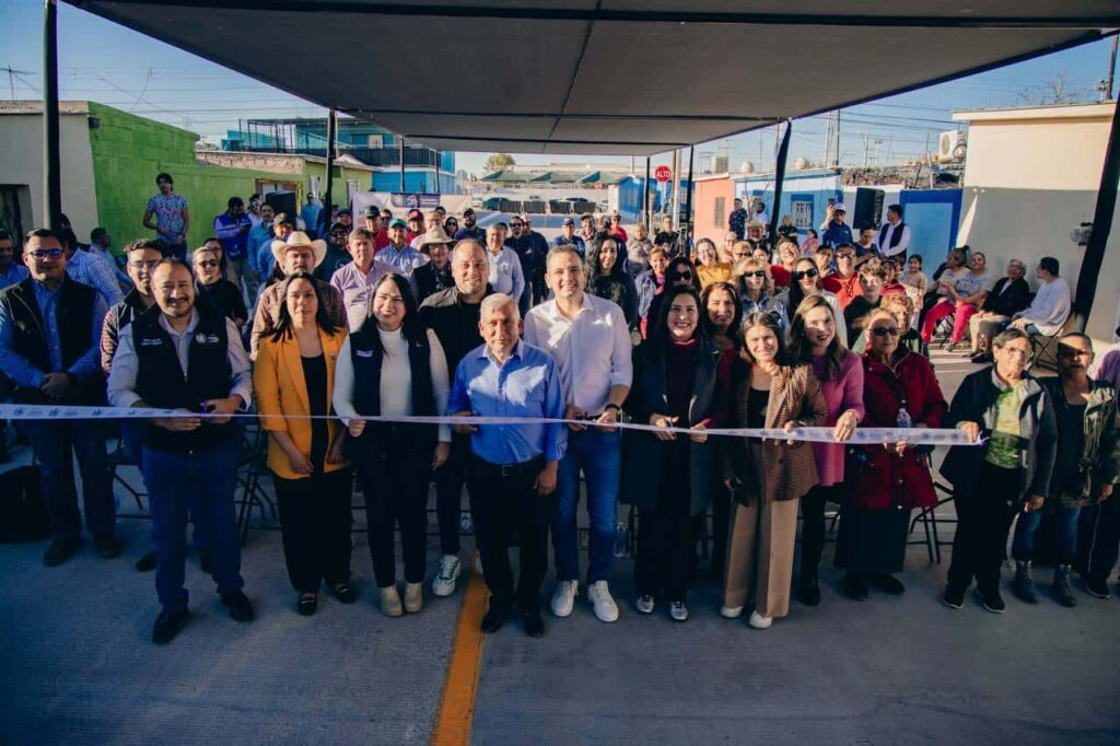 Entrega alcalde otras tres calles con pavimento hidráulico en la colonia Villa Nueva