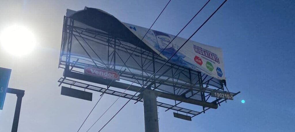 Pide Municipio regularizar anuncios espectaculares para reducir riesgos