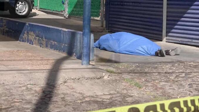 Hombre fallece en estacionamiento de un expendio en San Felipe