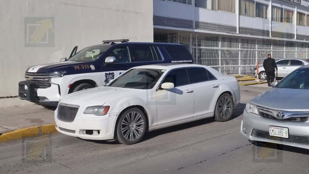 Aseguran vehículos y armas en operativo nocturno en la capital