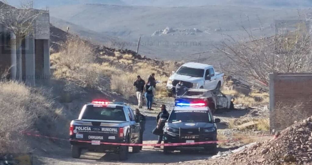 Hallan cuerpo calcinado en vehículo incendiado en Valle Dorado