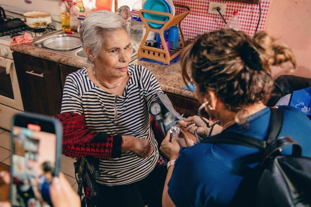 Promueve alcalde Bonilla servicios de salud del IMPAS en la colonia Punta Oriente