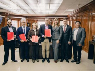 Firma Alcalde convenio con Santander para crédito que se usará en obra pública