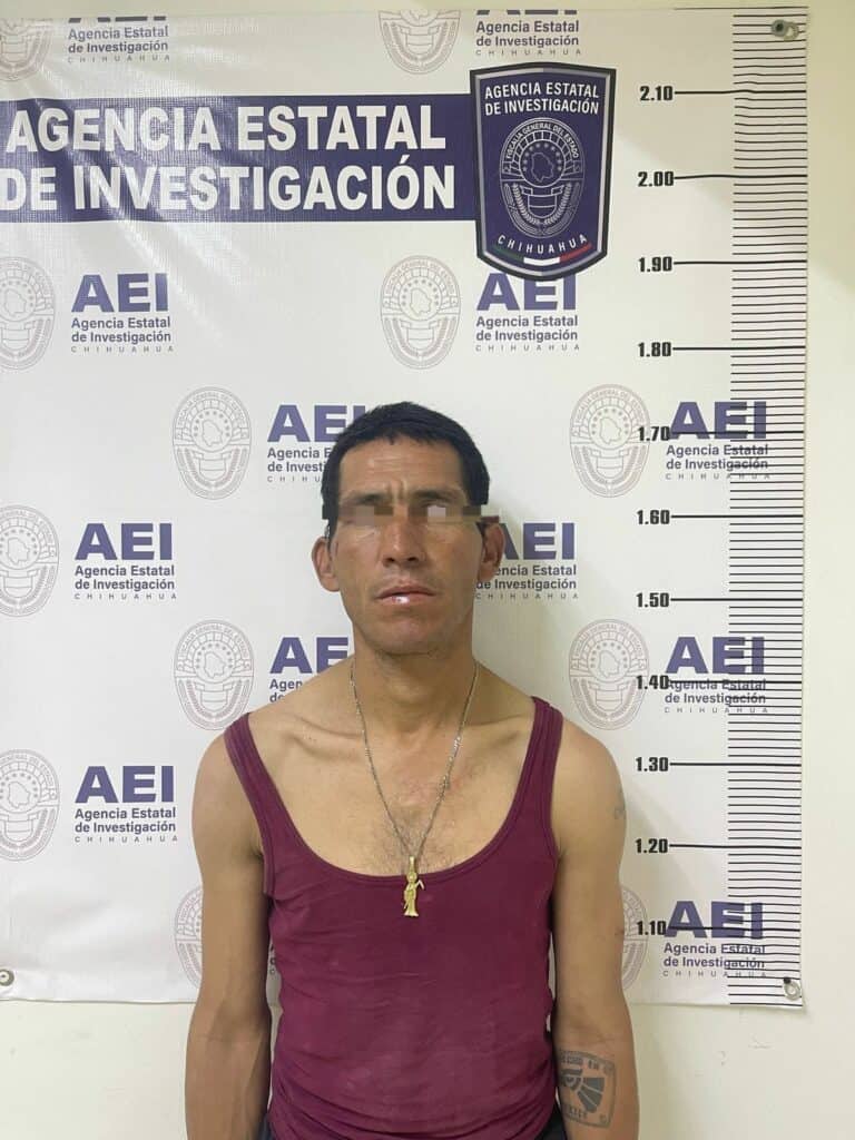 Detienen a hombre en posesión de droga e intoxicándose en la vía pública