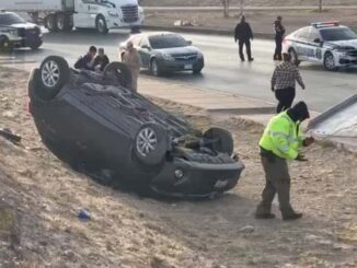 Conductor  pierde el control y sufre volcadura en prolongación Homero