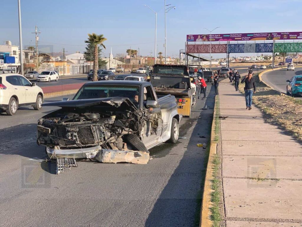 Choque múltiple en periférico de la Juventud deja dos lesionados y caos vial