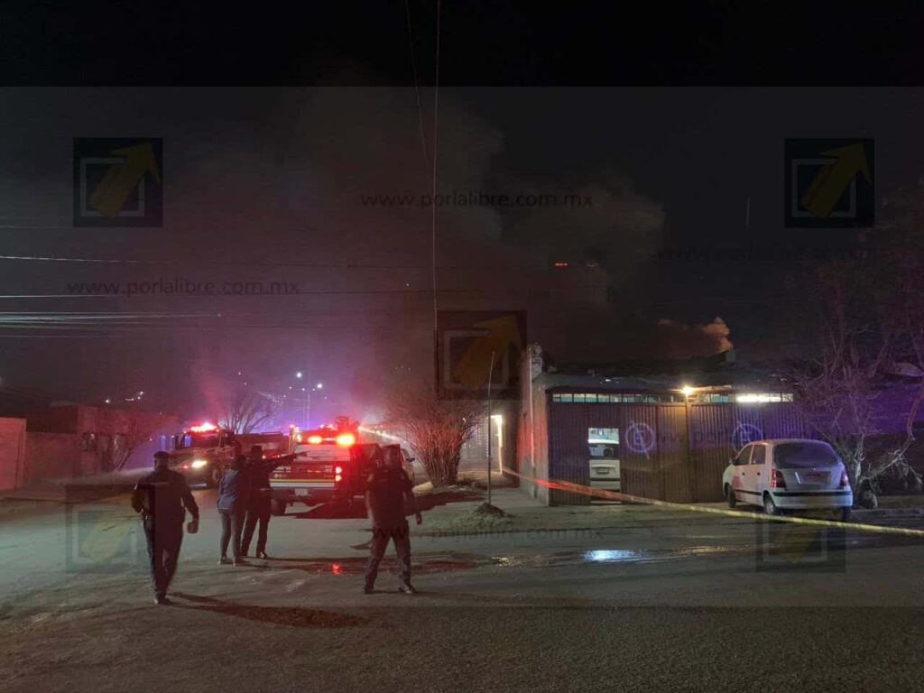 Incendio consume vivienda en Colonia Santa Rosa