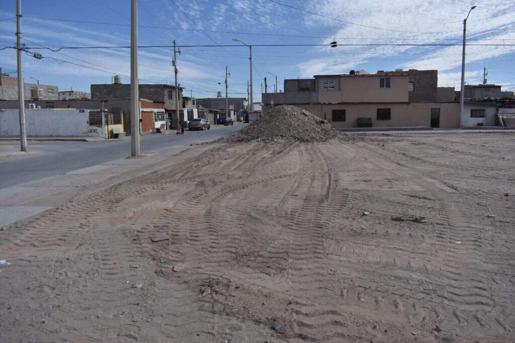 Eliminan basura y escombro en el parque Frida Kahlo