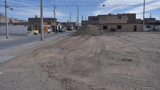Eliminan basura y escombro en el parque Frida Kahlo