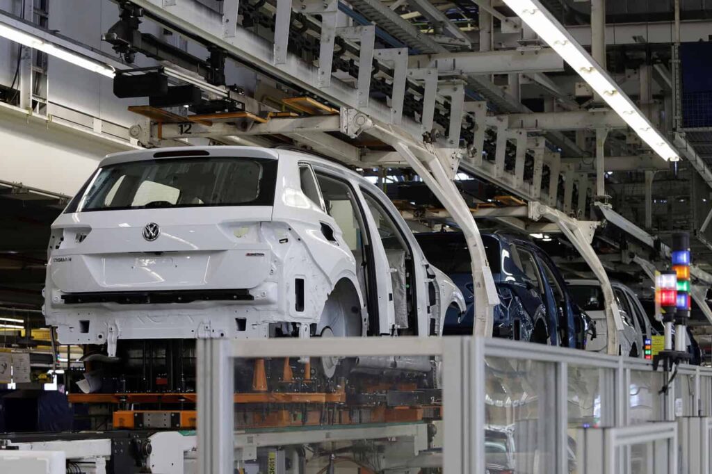 Estados Unidos considera retrasar un mes los aranceles al sector automotriz