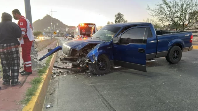 Dos personas resultan heridas tras choque en la vialidad Sacramento