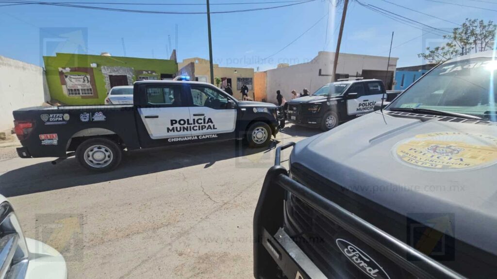 Mujer resulta con fractura tras doble agresión; buscan a su pareja 