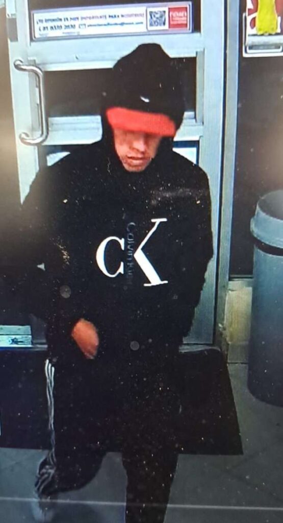 Arrestan a adolescente con arma 9 mm; lo investigan por varios asaltos