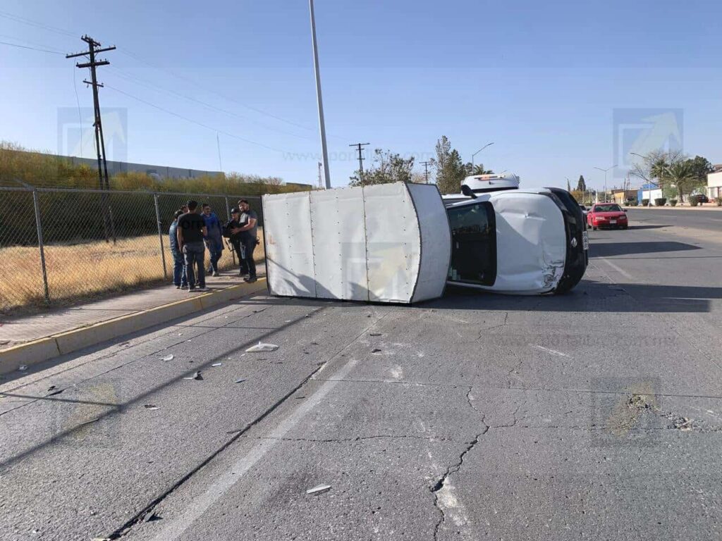 Volcadura y choque en avenida de las Industrias deja un lesionado