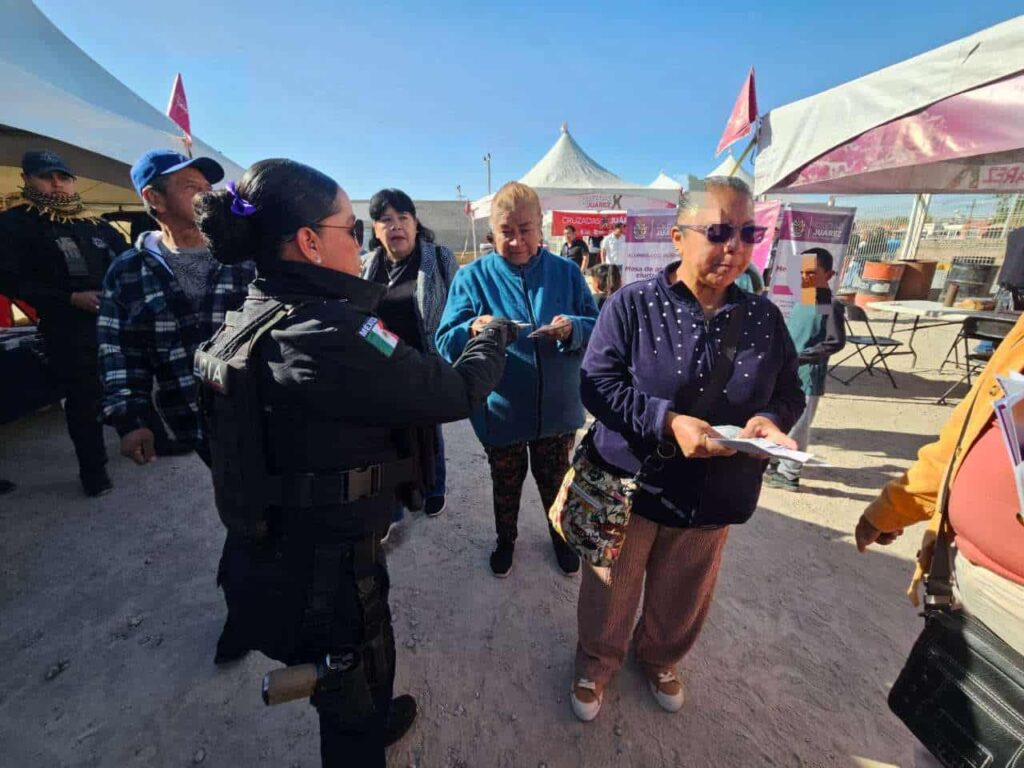 Ofrecen policías municipales platicas preventivas durante cruzada en Riveras del Bravo