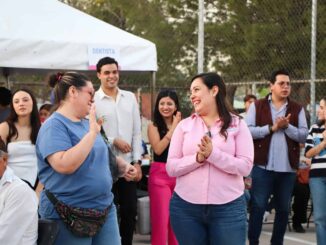 Beneficia Joss Vega a colonos de Las Granjas con Feria de Servicios