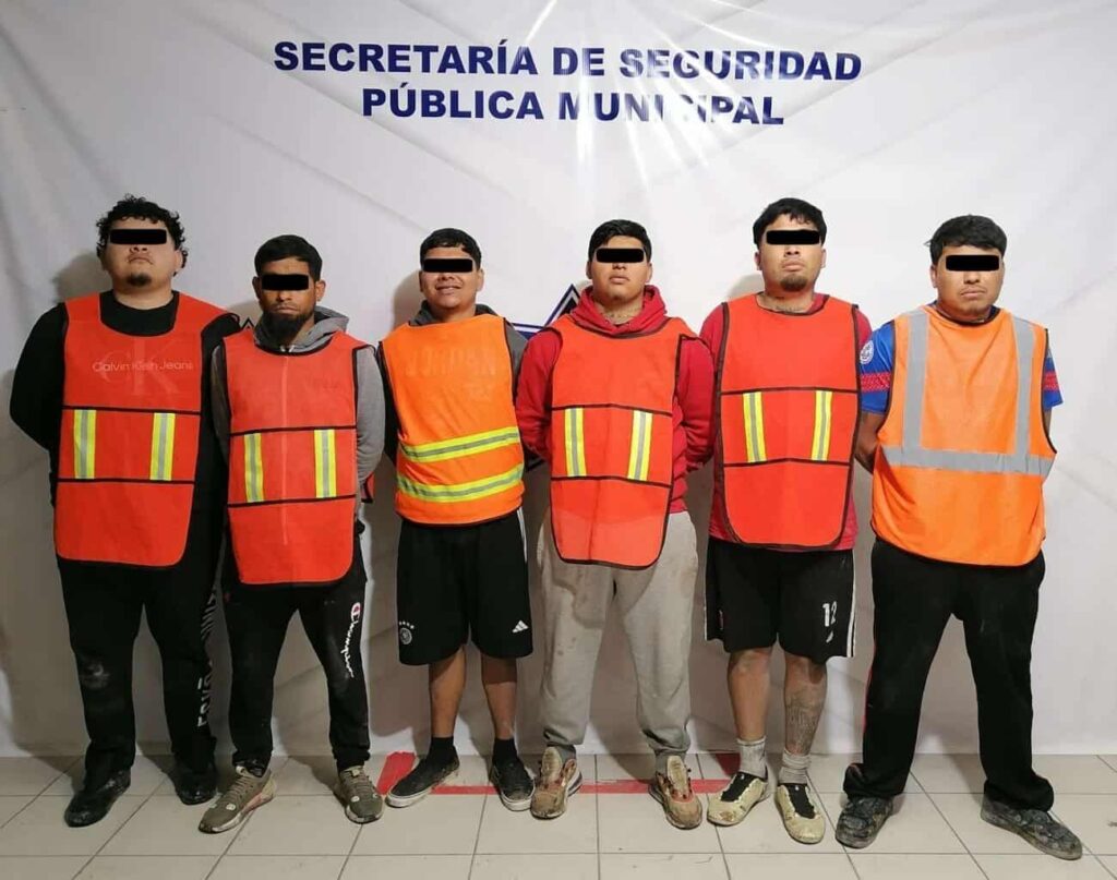 Rescatan a 10 migrantes y detienen a 6 presuntos polleros