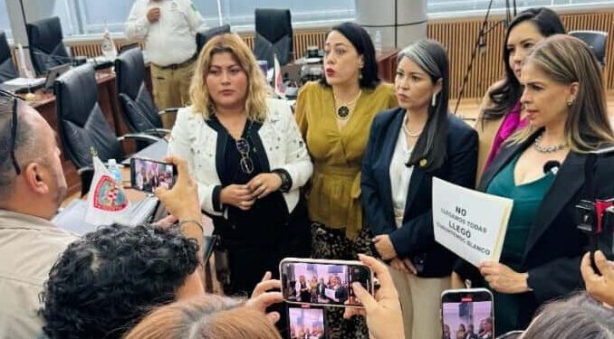 Morena protege a un agresor: diputadas Brenda Ríos y Leticia Ortega abandonan sesión para evitar exhorto contra Cuauhtémoc Blanco