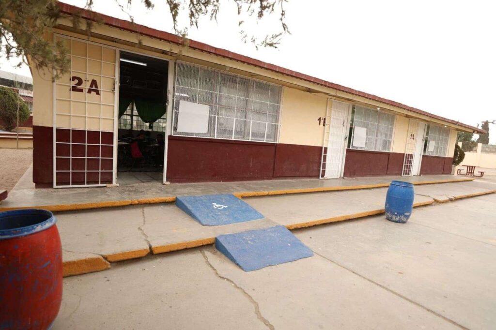 Entregan obras de mejoramiento en Primaria Primero de Mayo