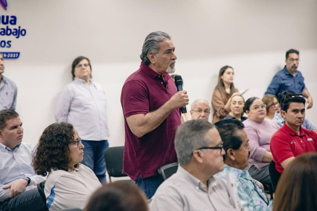 Atiende Gobierno Municipal a vecinos de El Reliz con audiencia pública