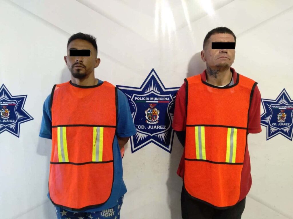 Arrestan a dos por robar mercancía de un camión repartidor