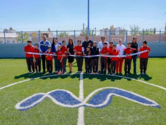 Entrega alcalde Bonilla cancha remodelada con pasto sintético en escuela Vicente Suárez