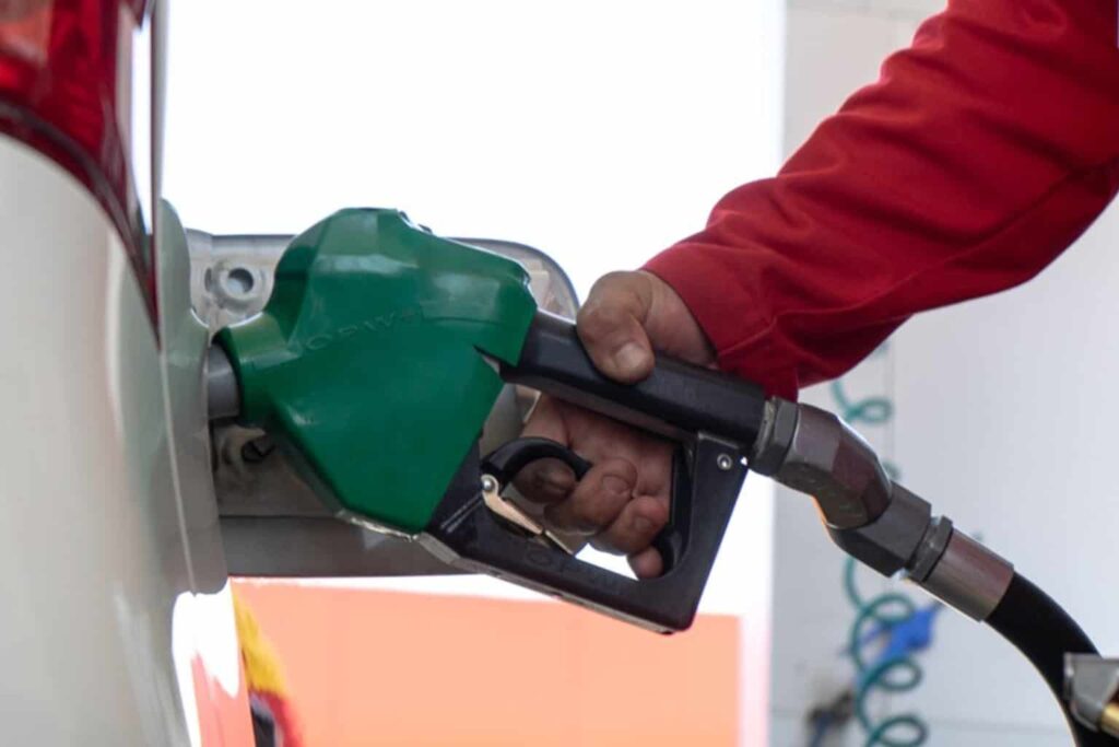 El 80.4% de las estaciones de servicio venden gasolina regular por debajo de los 24 pesos el litro: Profeco