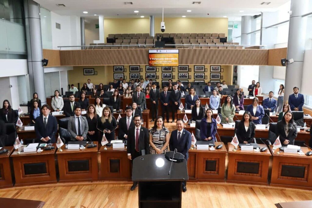 Jóvenes tienen posibilidad de cambiar Chihuahua: Joss Vega en Primer Parlamento Universitario