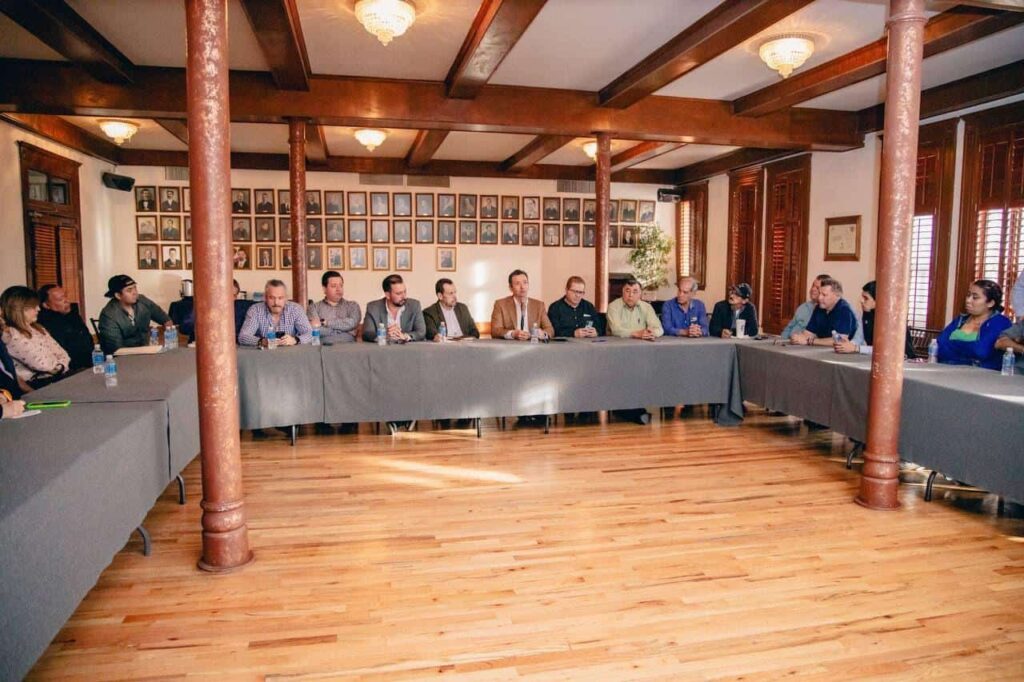 Reconocen licoreros del estado acciones del alcalde Bonilla en la capital en apertura de negocios