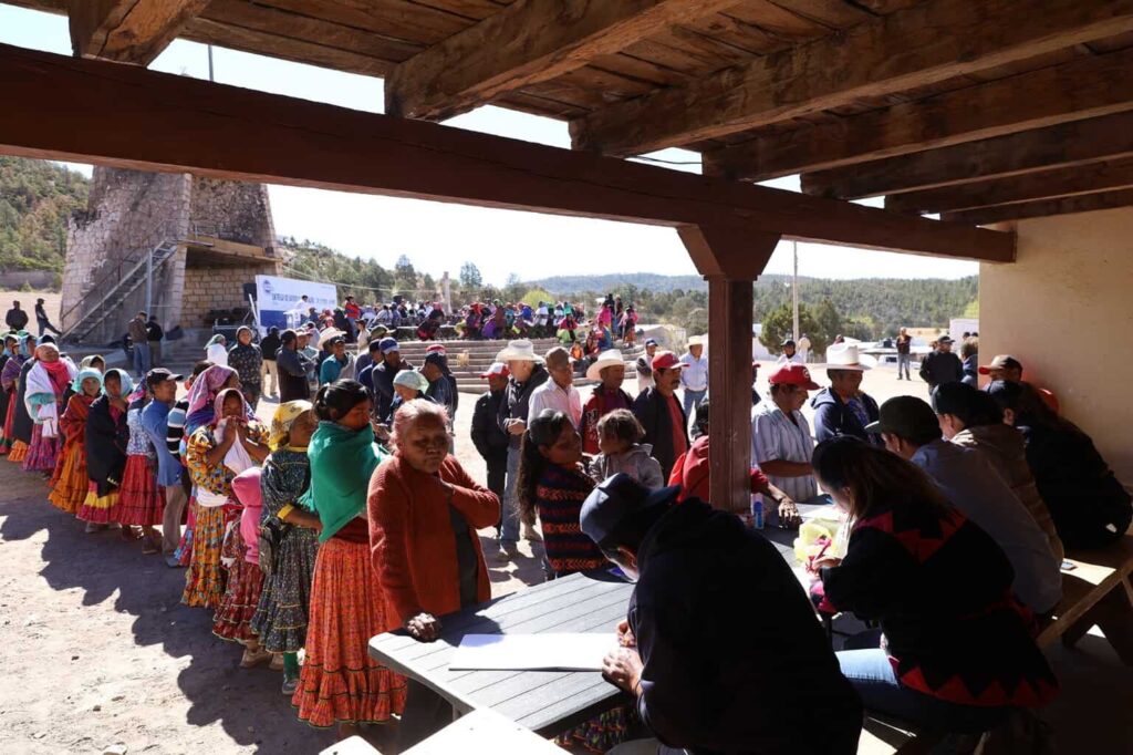 Benefician con 12 toneladas de alimento a 300 familias de Bocoyna