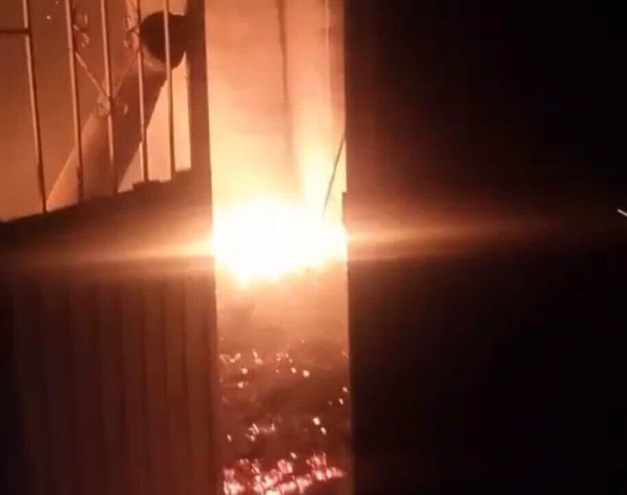 Comando armado en Carichí deja viviendas incendiadas y un hombre privado de la libertad
