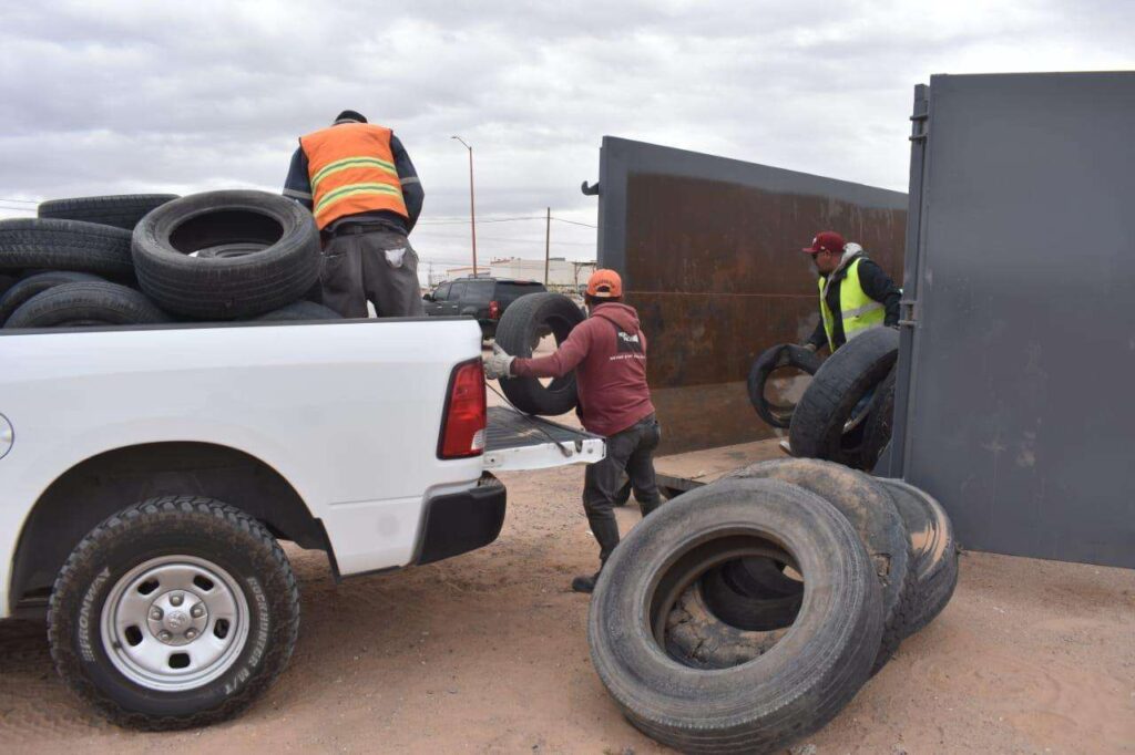 Retiran llantas en operativo de limpieza en la Talamás