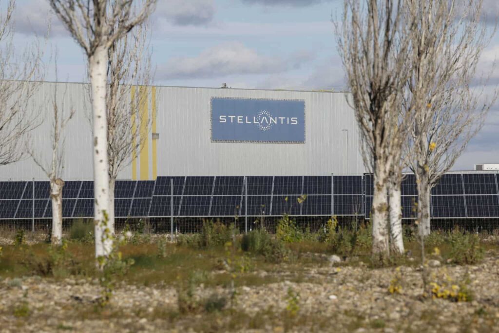 Stellantis paraliza plantas en México y Canadá por aranceles de Trump