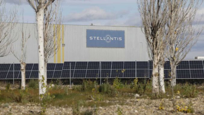 Stellantis paraliza plantas en México y Canadá por aranceles de Trump