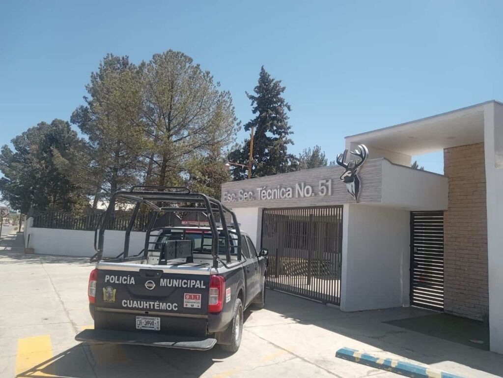 Robo en secundaria técnica número 51