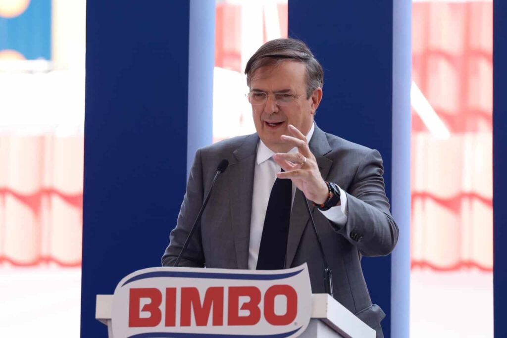 «México hoy está en una situación mejor que algunos de sus competidores», dice Ebrard