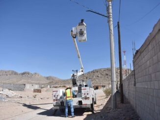 Iluminan colonia Villa Esperanza con lámparas LED