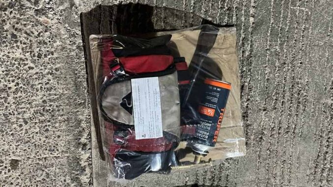 Detienen a tres hombres y un menor con posible droga y lanzallamas casero en Cuauhtémoc