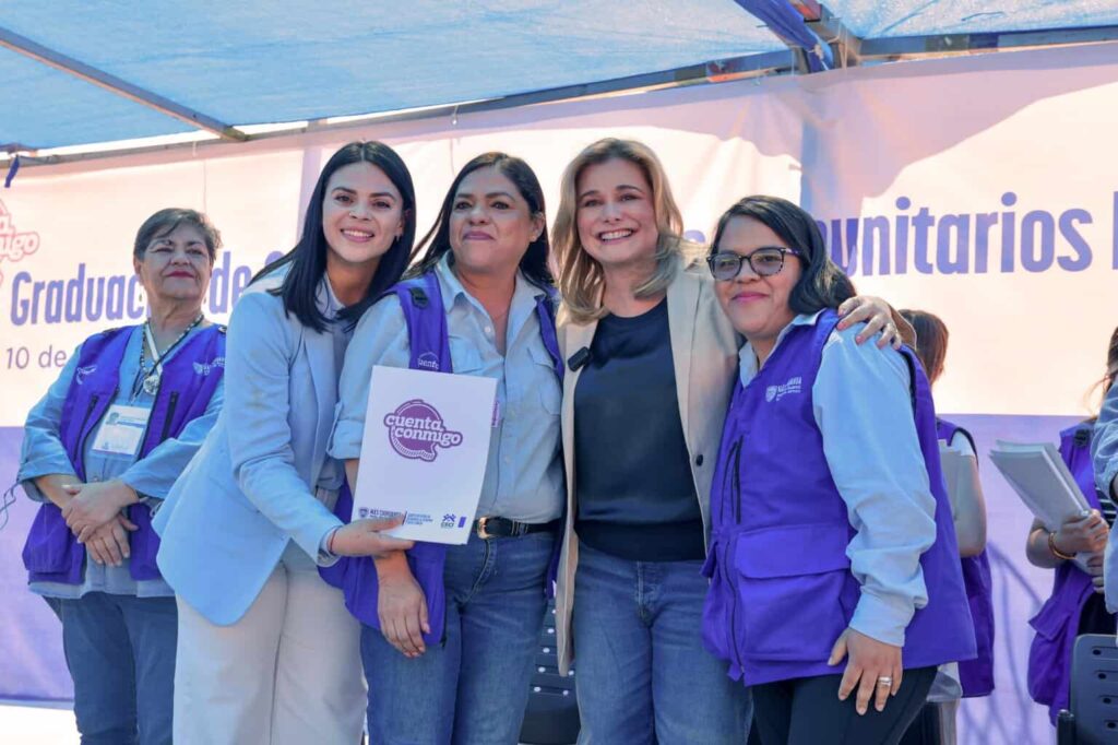Maru Campos encabeza ceremonia de graduación de 450 alumnos de Centros Comunitarios de Juárez