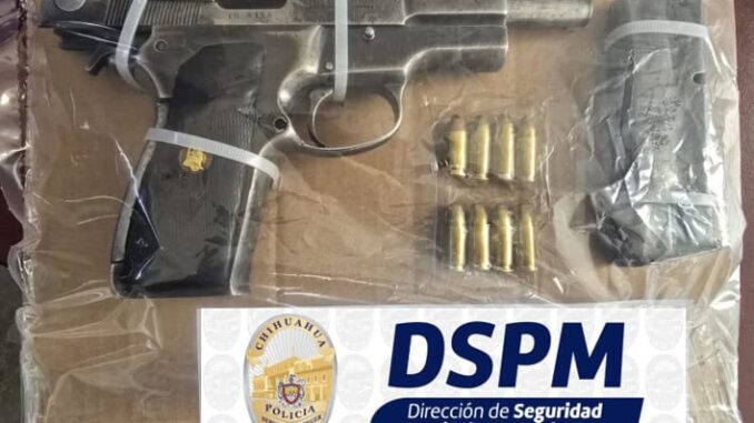 Aseguran municipales arma de fuego cargada en casa de la colonia Alfredo Chávez