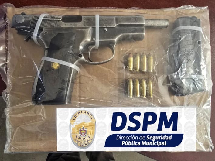 Aseguran municipales arma de fuego cargada en casa de la colonia Alfredo Chávez