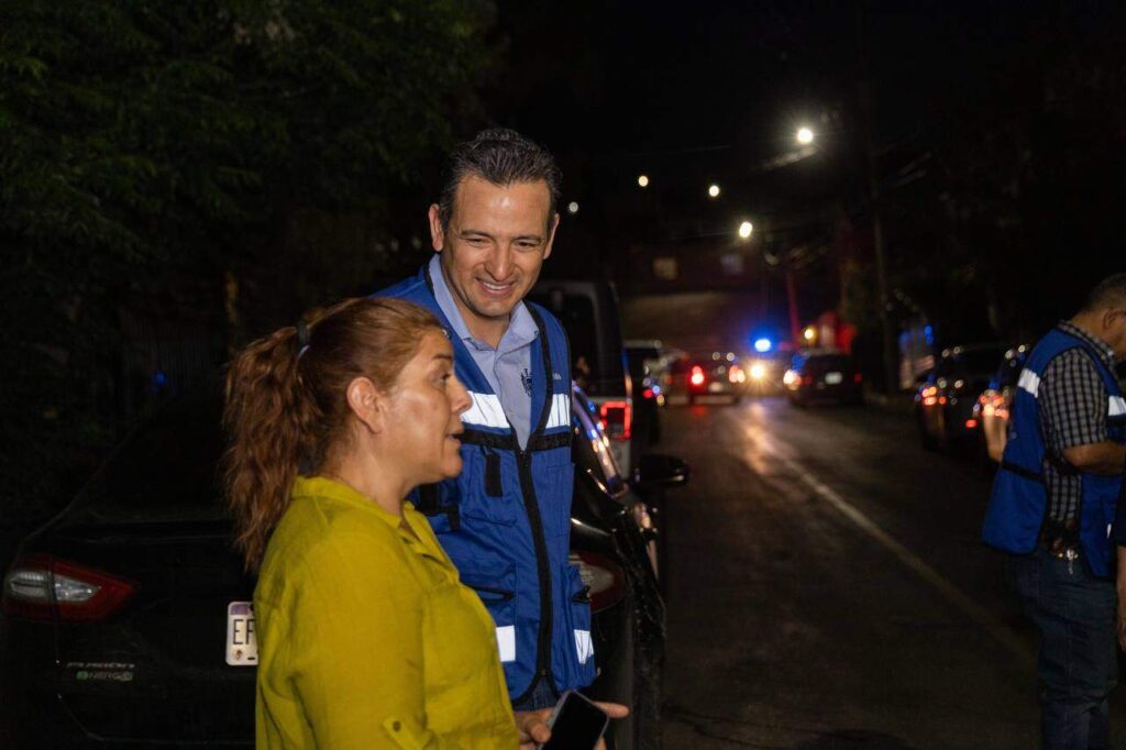 Recorre alcalde calles de Jardines del Saucito para supervisar luminarias y seguridad