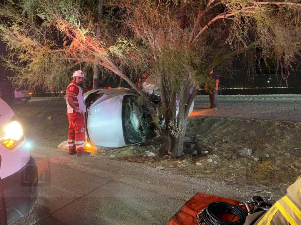 Muere hombre tras volcadura en el Periférico Lombardo Toledano, había quedado atrapado